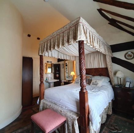 Four Poster Bed inside the Elizabeth room