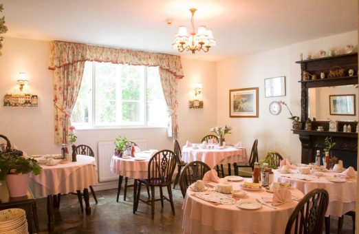 A view of the eating area in Park Cottage